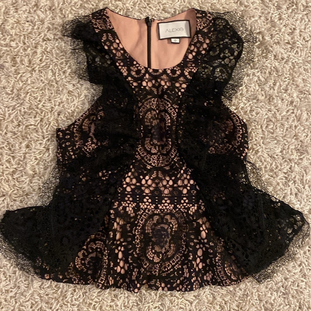 Alexis Black Lace Women's Top size small new - Picture 4 of 6